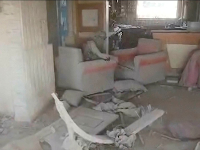 Das vom israelischen Militär veröffentlichte Bild soll Sinwar kurz vor seinem Tod zeigen.  - Foto: Uncredited/IDF via AP/AP