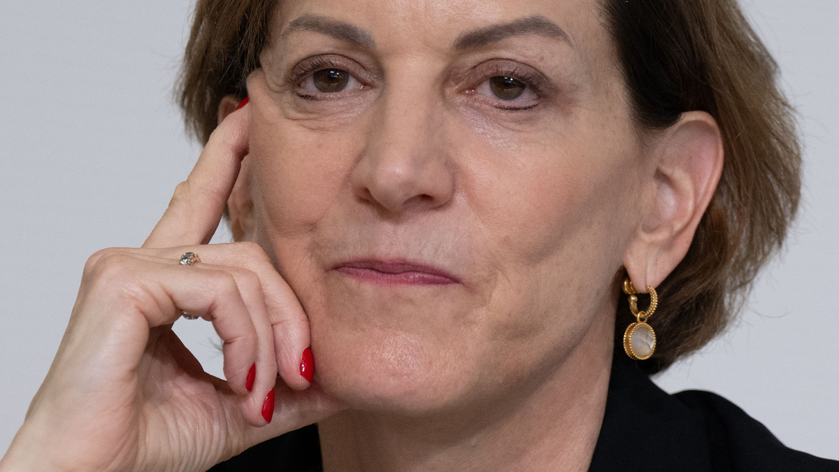 Anne Applebaum wird am Sonntag mit dem Friedenspreis ausgezeichnet. - Foto: Boris Roessler/dpa