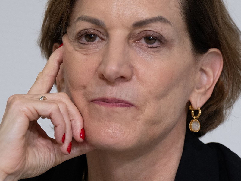 Anne Applebaum wird am Sonntag mit dem Friedenspreis ausgezeichnet. - Foto: Boris Roessler/dpa