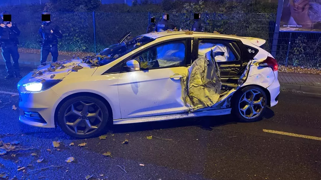 LPI-EF: Polizeiflucht endet in Kollision - Bild: presseportal.de