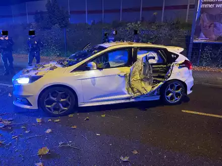 LPI-EF: Polizeiflucht endet in Kollision - Foto: presseportal.de