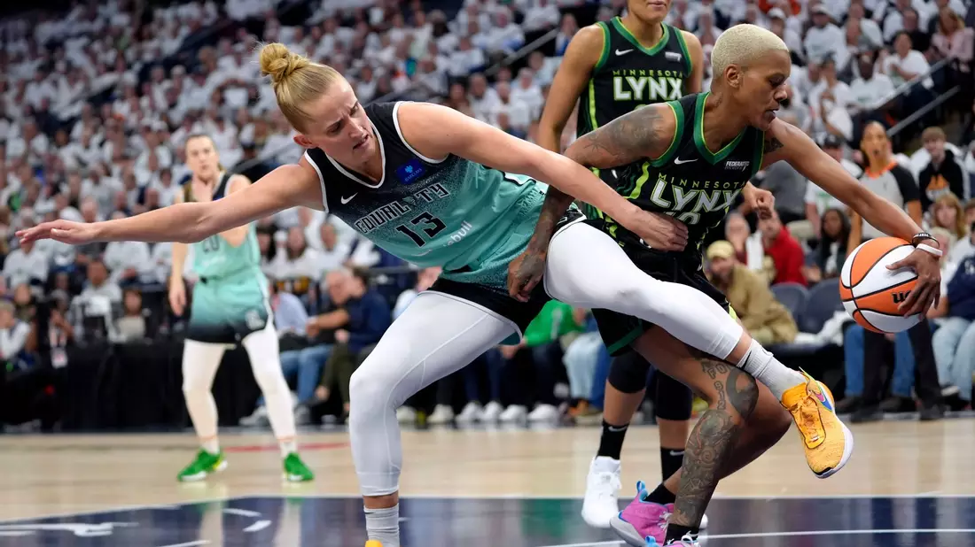 Starke Leistung reicht nicht: Leonie Fiebich (l) muss mit New York in ein fünftes Finale. - Bild: Abbie Parr/AP/dpa