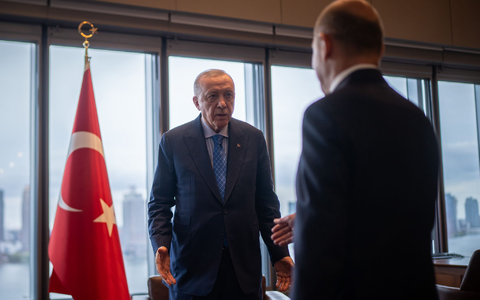 Die Türkei-Reise des Kanzlers könnte einen Wendepunkt in der Türkeipolitik markieren. - Foto: Michael Kappeler/dpa