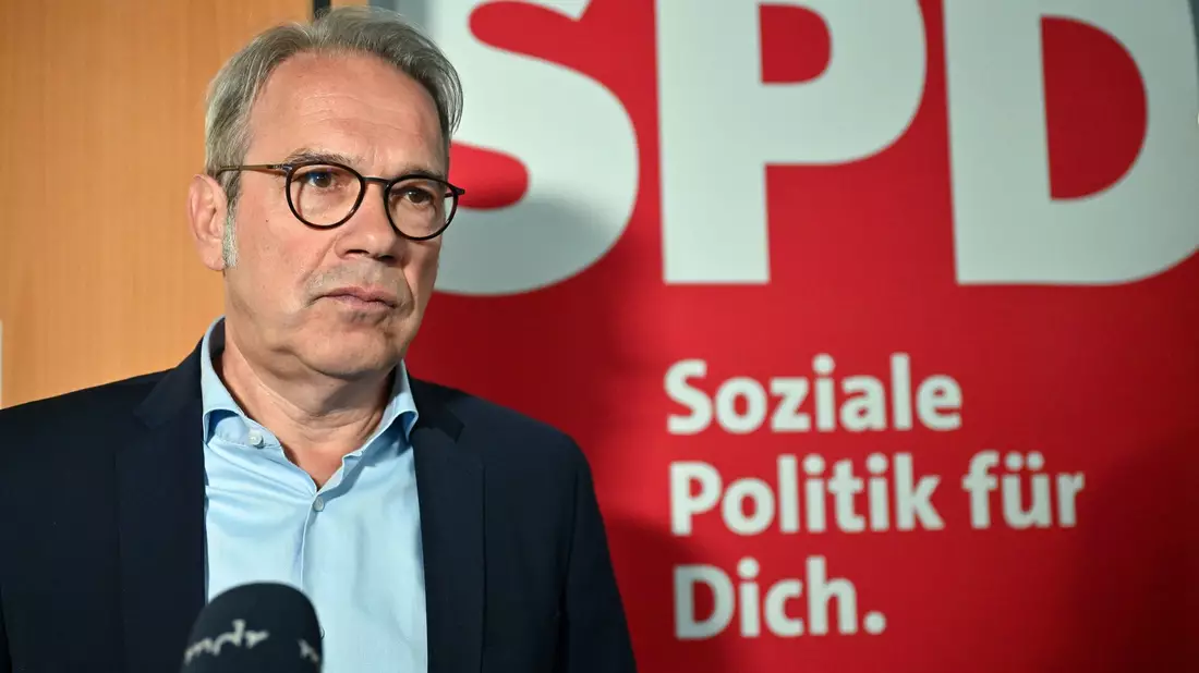 SPD-Chef Maier ist pessimistisch, dass es zu einer Brombeer-Koalition in Thüringen kommt   - Bild: Martin Schutt/dpa