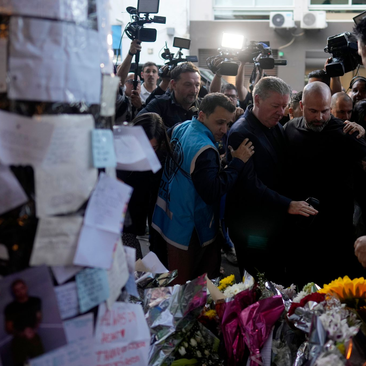 Liam Paynes Vater reiste nach Argentinien. - Foto: Natacha Pisarenko/AP/dpa