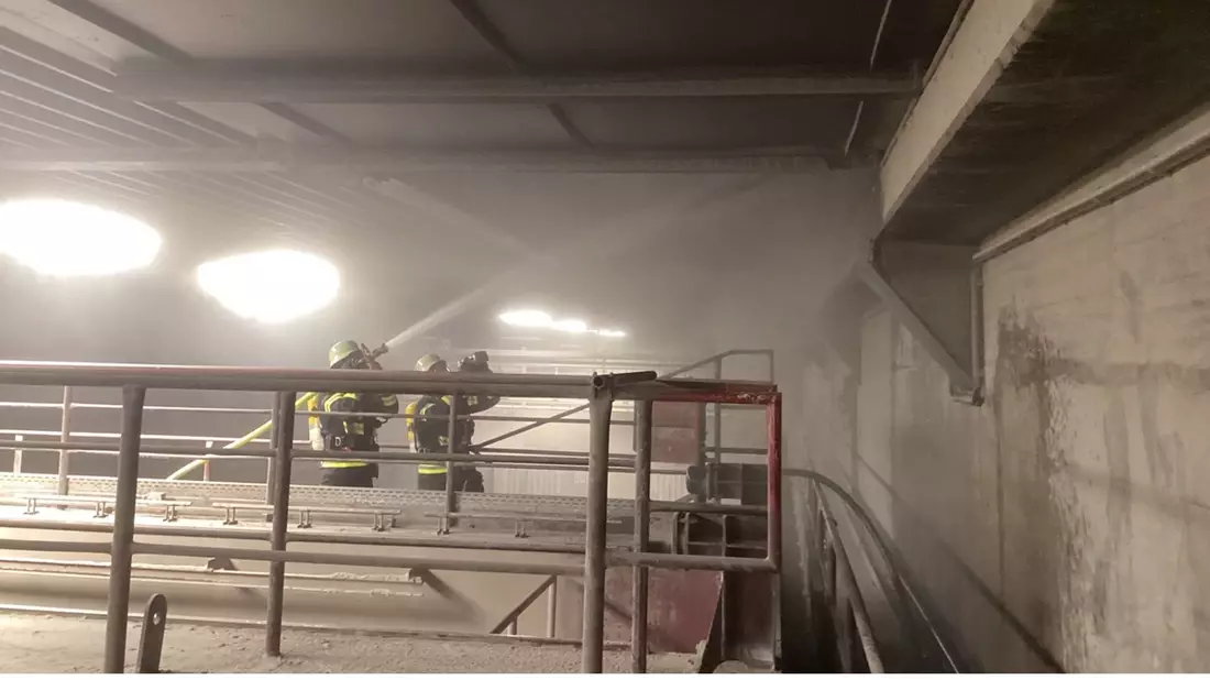 FW-M: Nächtlicher Einsatz in luftigen Höhen (Unterföhring) - Bild: presseportal.de