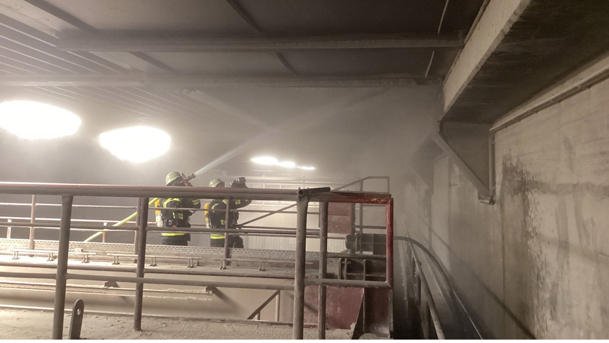 FW-M: Nächtlicher Einsatz in luftigen Höhen (Unterföhring) - Foto: presseportal.de