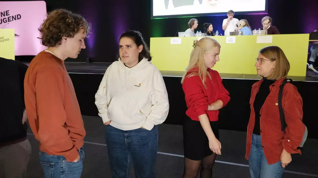 Jette Nietzard übernimmt einen der Führungsposten bei der Grünen Jugend - auch Jakob Blasel will in die Fußstapfen der vorherigen Vorsitzenden Katharina Stolla und Svenja Appuhn treten.  - Bild: Sebastian Willnow/dpa