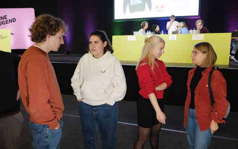 Die neue Spitze der Grünen Jugend - Jette Nietzard und Jakob Blasel. - Foto: Sebastian Willnow/dpa Die neue Spitze der Grünen Jugend - Jette Nietzard und Jakob Blasel. - Foto: Sebastian Willnow/dpa