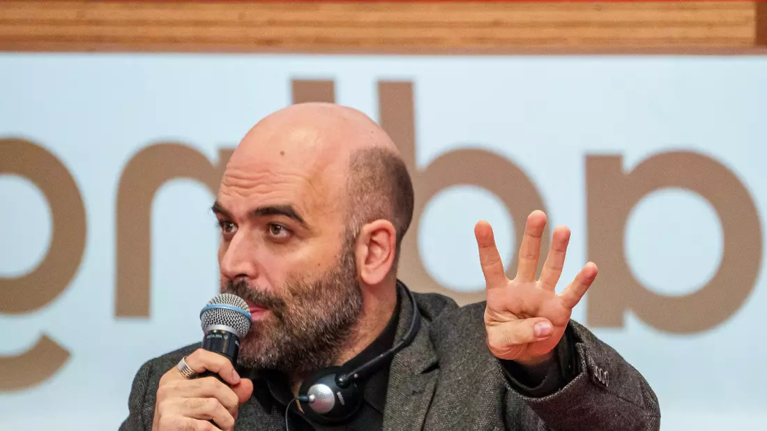 Deniz Yücel und Roberto Saviano sprachen über «Schreiben in illiberalen Zeiten». - Bild: Andreas Arnold/dpa