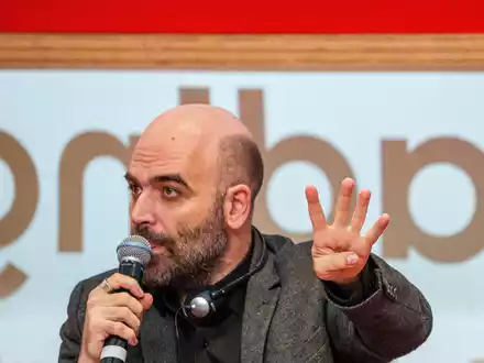 Deniz Yücel und Roberto Saviano sprachen über «Schreiben in illiberalen Zeiten». - Foto: Andreas Arnold/dpa