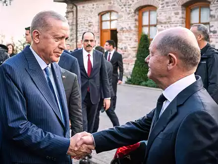 Recep Tayyip Erdogan und Olaf Scholz am 19.10.2024 - Foto: Bergmann, Guido/BPA,  Text: über dts Nachrichtenagentur