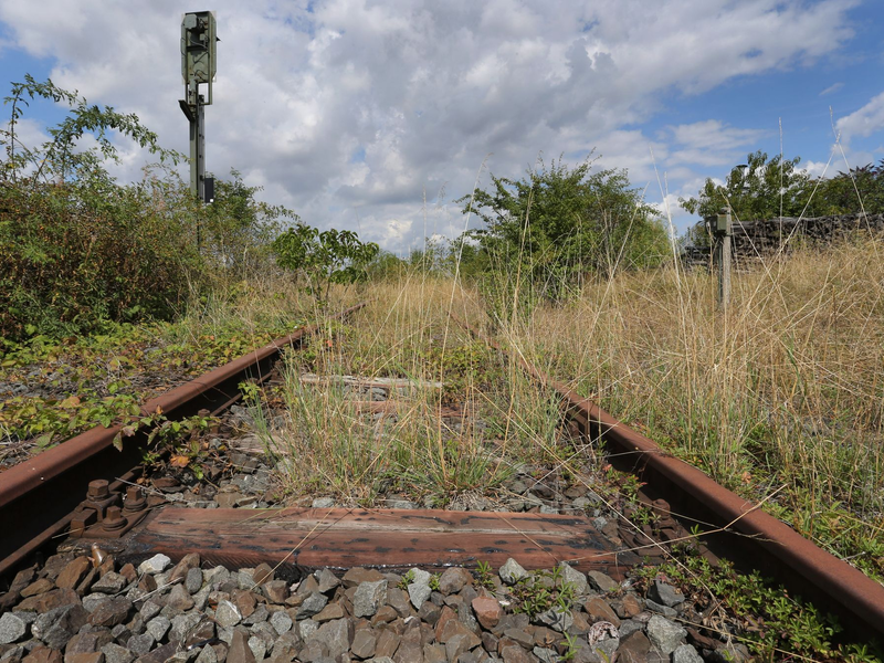 Die Union will die Nutzung von brachliegendem Bahngelände erleichtern. (Archivbild) - Foto: Karl-Josef Hildenbrand/dpa