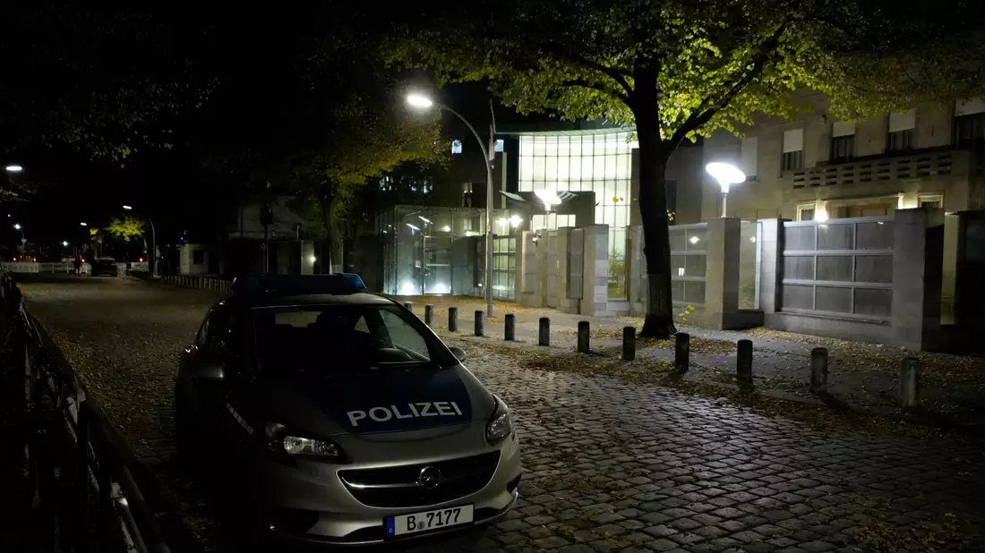 Nach Informationen der «Bild»-Zeitung hat ein Libyer einen Anschlag auf die israelische Botschaft geplant.  - Bild: Maximilian Specht/dpa