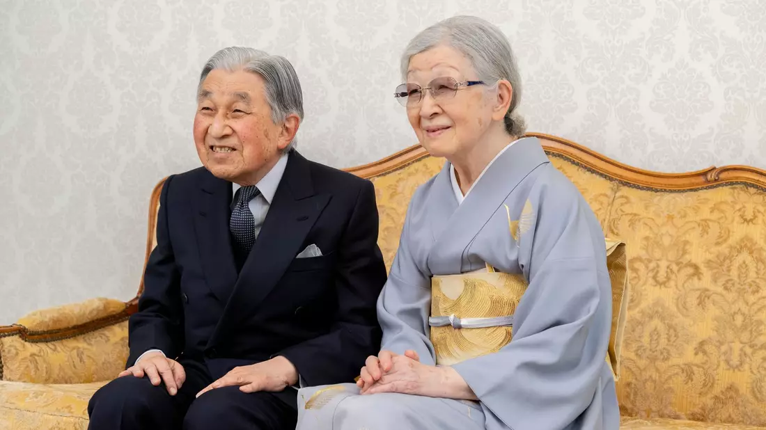 Japans frühere Kaiserin Michiko wird 90 Jahre alt. Ihr Mann, Ex-Kaiser Akihito, macht sich um sie Sorgen. (Archivbild) - Bild: Uncredited/Imperial Household Agency via AP/dpa