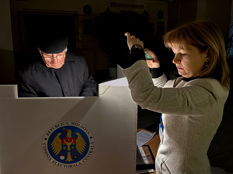 Der verarmte Agrarstaat ist traditionell hin- und hergerissen zwischen dem Westen und der EU. - Foto: Nicolae Dumitrache/AP