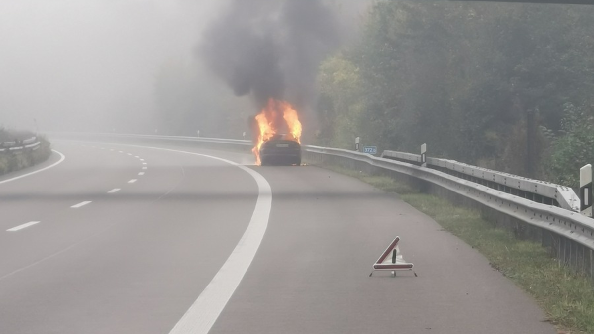 POL-PDNW: Autobahnpolizei Ruchheim - Fahrzeugbrand auf BAB 61 - Foto: presseportal.de