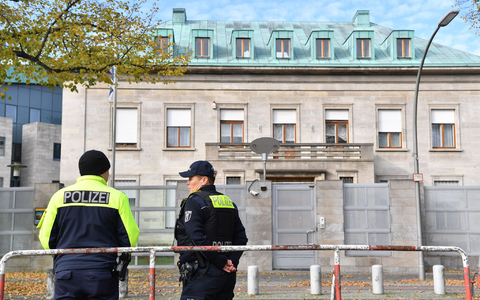 Die Bundesanwaltschaft wirft dem Mann vor, einen Anschlag mit Schusswaffen auf die israelische Botschaft geplant zu haben. - Foto: Paul Zinken/dpa