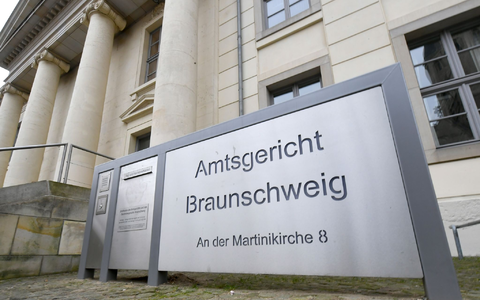 Ein Mann muss nach einem Messerangriff bei Peine vor einen Untersuchungsrichter. (Archivbild)  - Foto: Holger Hollemann/dpa