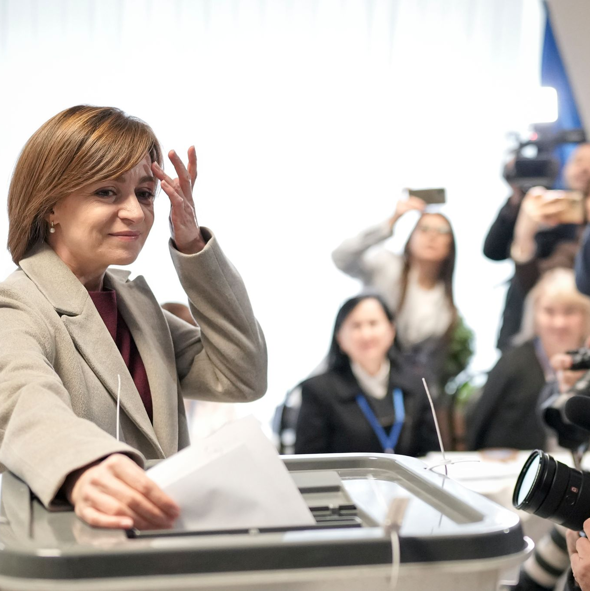 Bei den Präsidentschaftswahlen in Moldau zeichnet sich eine höhere Wahlbeteiligung als vor vier Jahren ab. - Foto: Vadim Ghirda/AP