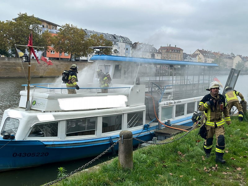FW Stuttgart: Brand auf Ausflugsschiff - Foto: presseportal.de