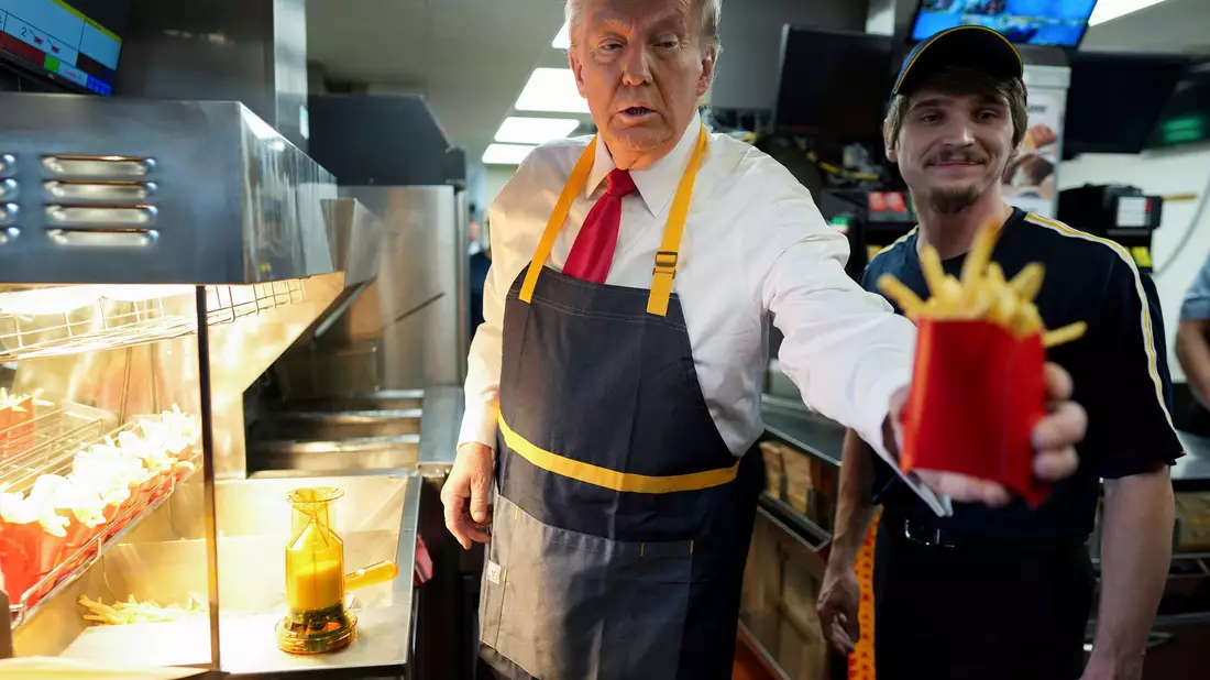 Für Trumps Besuch wurde die Filiale geschlossen und seine Kundschaft vorab ausgewählt. (Archivbild) - Bild: Doug Mills/The New York Times Pool via AP/dpa