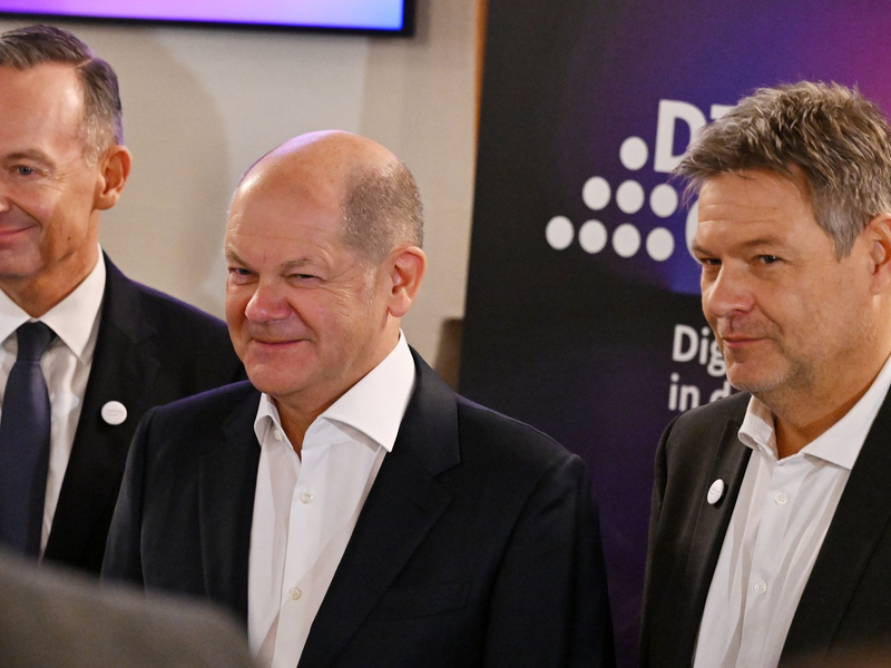 Auf dem Digitalgipfel 2024 in Frankfurt möchte die Bundesregierung eine Zwischenbilanz ihrer Digitalisierungsbemühungen ziehen (Archivbild). - Foto: Martin Schutt/dpa