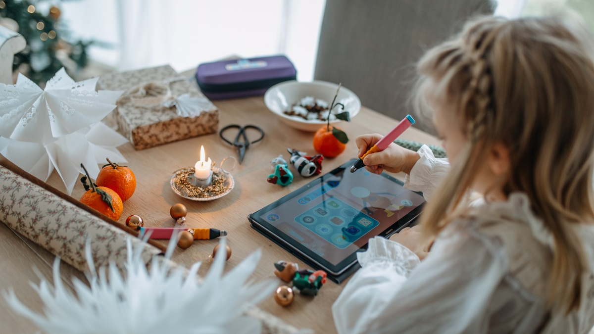 Spielerisch lernen und staunen: Die besten Weihnachtsgeschenke für Kinder - Foto: presseportal.de