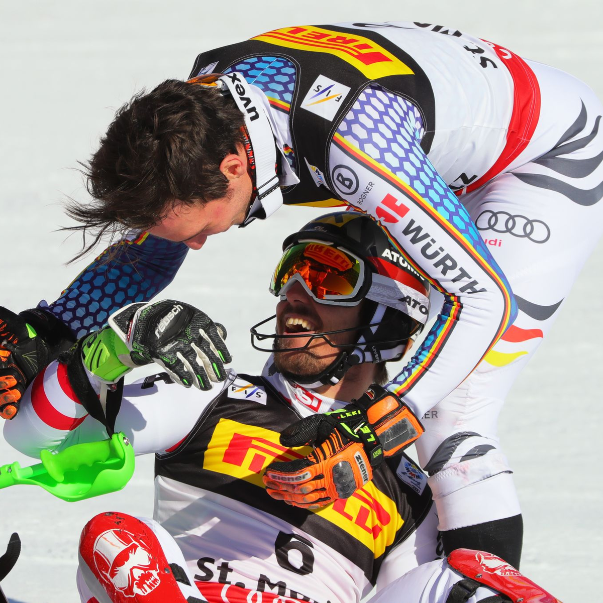 Rivalen, aber auch Freunde: Felix Neureuther (oben) und Marcel Hirscher. - Foto: Michael Kappeler/dpa