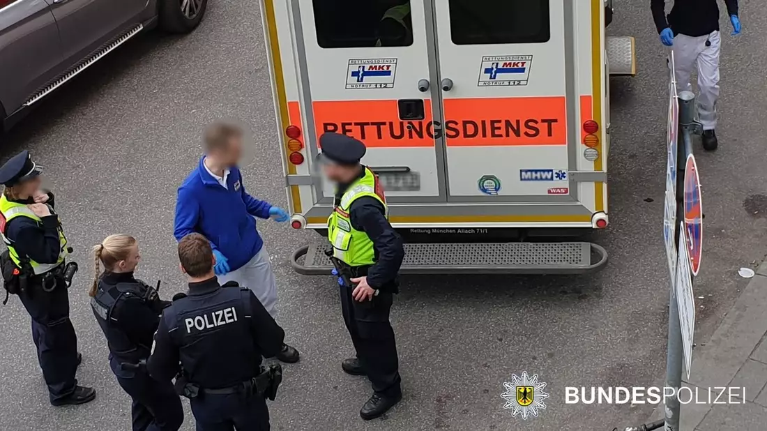 Bundespolizeidirektion München: Abgebrochene Glasflasche ins Gesicht geschlagen - Bild: presseportal.de