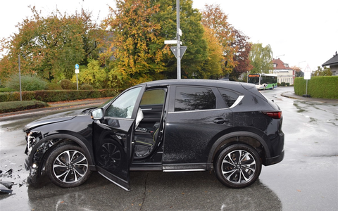 POL-HF: Zusammenstoß im Einmündungsbereich- Mazda-Fahrerin verletzt - Foto: presseportal.de