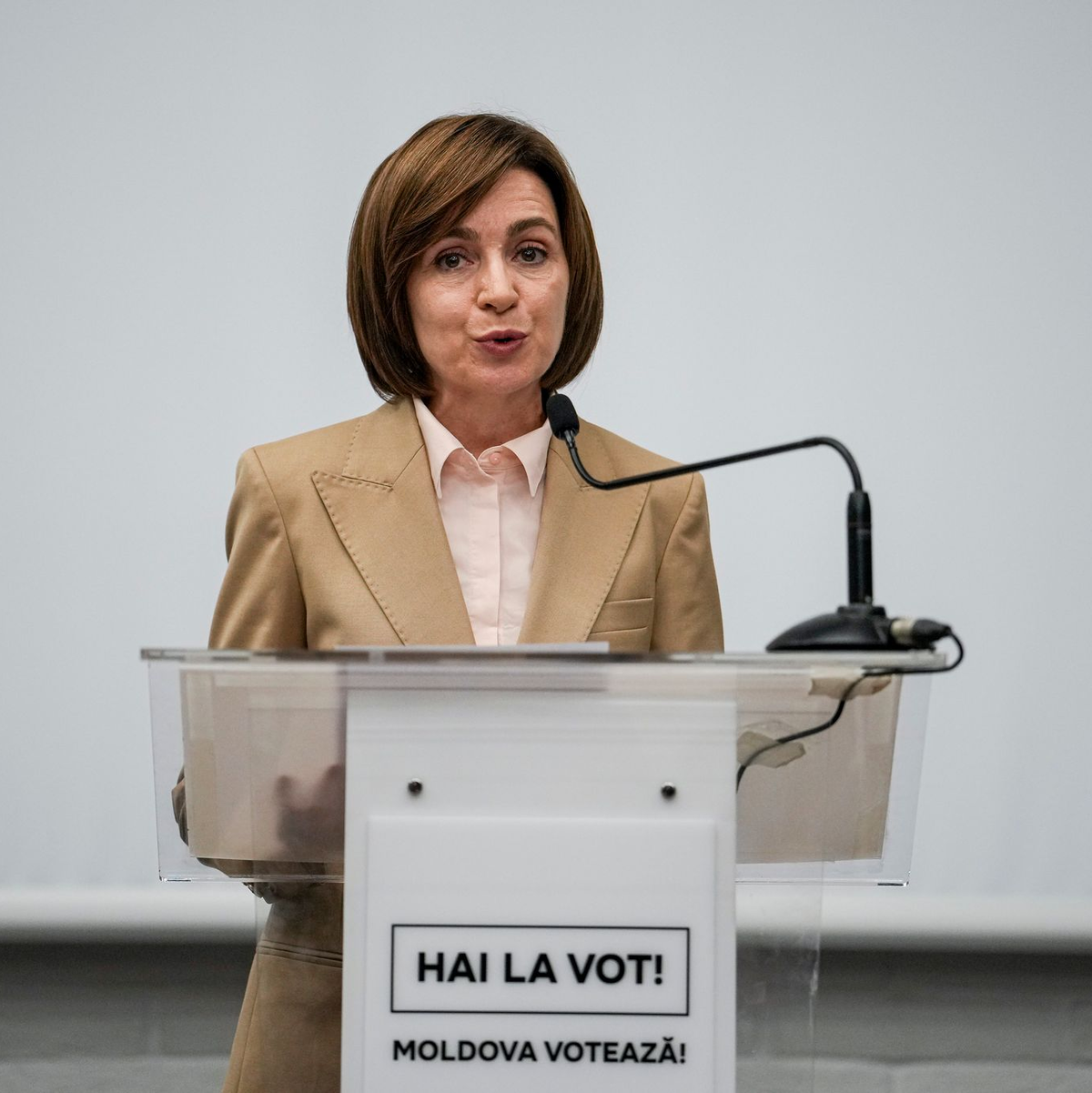 Die prowestliche Präsidentin in Moldau, Maia Sandu, beklagt bei dem Urnengang in ihrem Land beispiellose Wahlmanipulation durch antidemokratische Kräfte. - Foto: Vadim Ghirda/AP/dpa