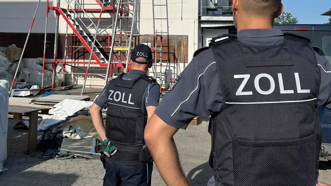 HZA-RO: ZOLL prüft bundesweit zur Sensibilisierung für das Thema Mindestlohn - Deutschland als Gastgeber einer der größten grenzüberschreitenden Prüfaktionen in der Europäischen Union - Bild: presseportal.de