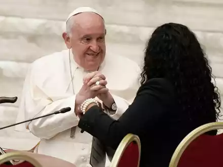 Papst Frannziskus lehnt eine Weihe von Diakoninnen ab. - Foto: Andrew Medichini/AP/dpa
