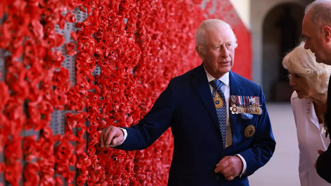 Es ist die erste Fernreise des Königs, seit seine Krebserkrankung öffentlich gemacht wurde. - Bild: Ian Vogler/The Daily Mirror via PA Wire/dpa