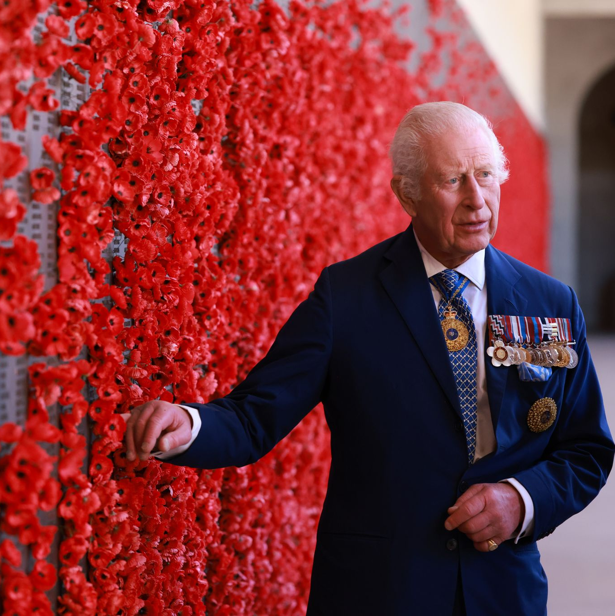 Es ist die erste Fernreise des Königs, seit seine Krebserkrankung öffentlich gemacht wurde. - Foto: Ian Vogler/The Daily Mirror via PA Wire/dpa