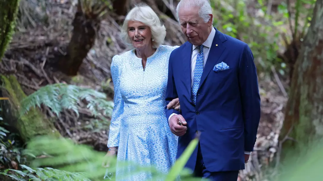 Charles wird von seiner Frau Königin Camilla begleitet. - Bild: Chris Jackson/PA Wire/dpa