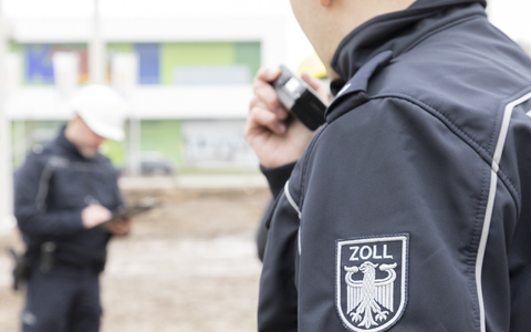 HZA-AC: Aachener Zoll beteiligt sich an einer der größten grenzüberschreitenden Prüfaktionen in der Europäischen Union Neun illegal aufhältige Personen auf Baustelle angetroffen - Foto: presseportal.de
