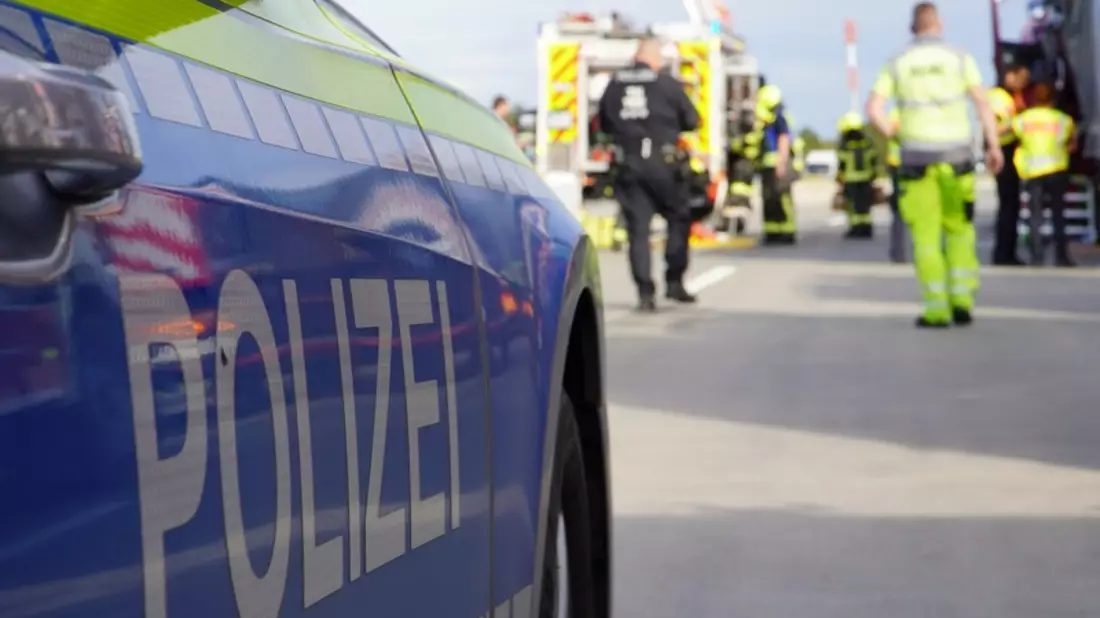 API-TH: Sattelzug fährt ungebremst auf das Stauende auf - Bild: presseportal.de