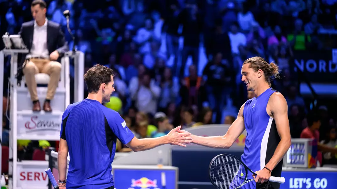 Alexander Zverev (r.) zieht in Wien souverän ins Achtelfinale ein. - Bild: Max Slovencik/APA/dpa