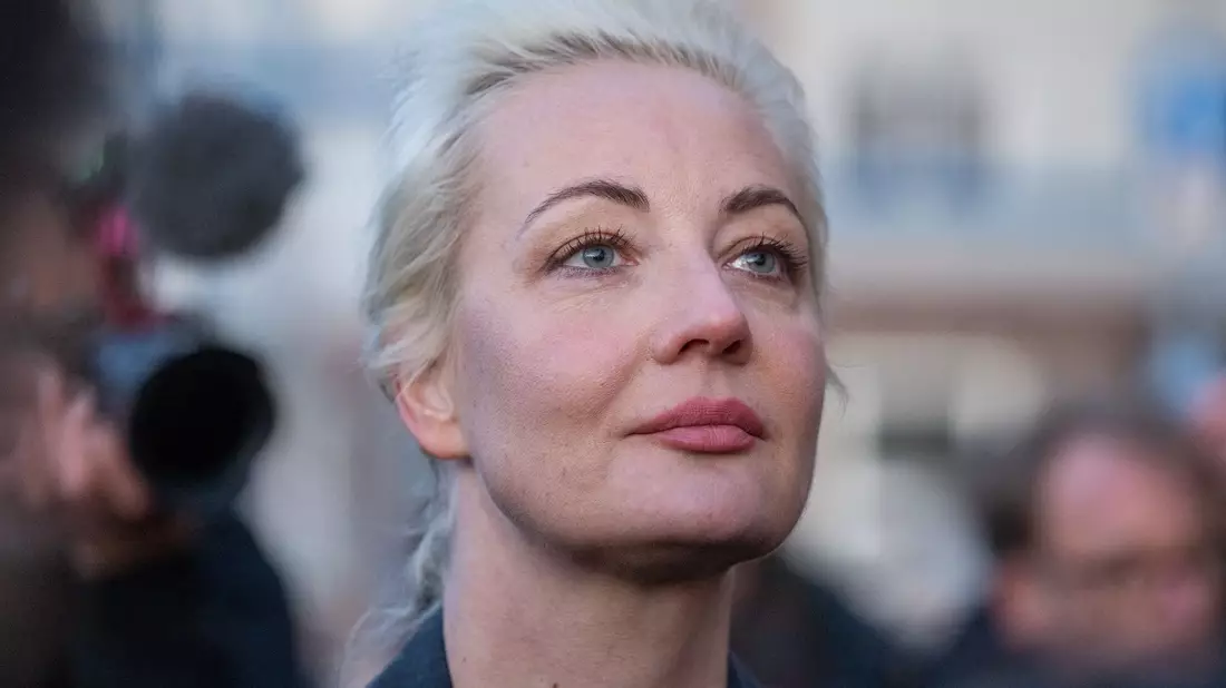 Julia Nawalnaja, die Witwe des Kremlgegners Alexej Nawalny, hat maßgeblich das Buch «Pariot» zusammgestellt. (Archivbild) - Bild: Monika Skolimowska/dpa