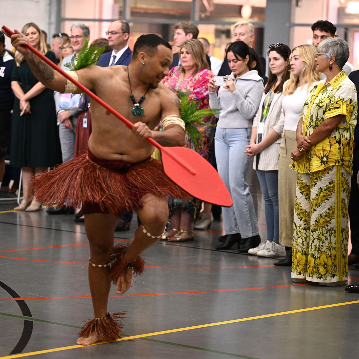 Auch ein Treffen mit Anführern der Indigenen stand auf dem Programm. - Foto: Dan Himbrechts/AAP/dpa
