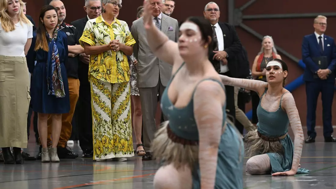 Am Montag kam es zu einem Eklat, nun trifft sich Charles mit Indigenen. - Bild: Victoria Jones/PA Wire/dpa