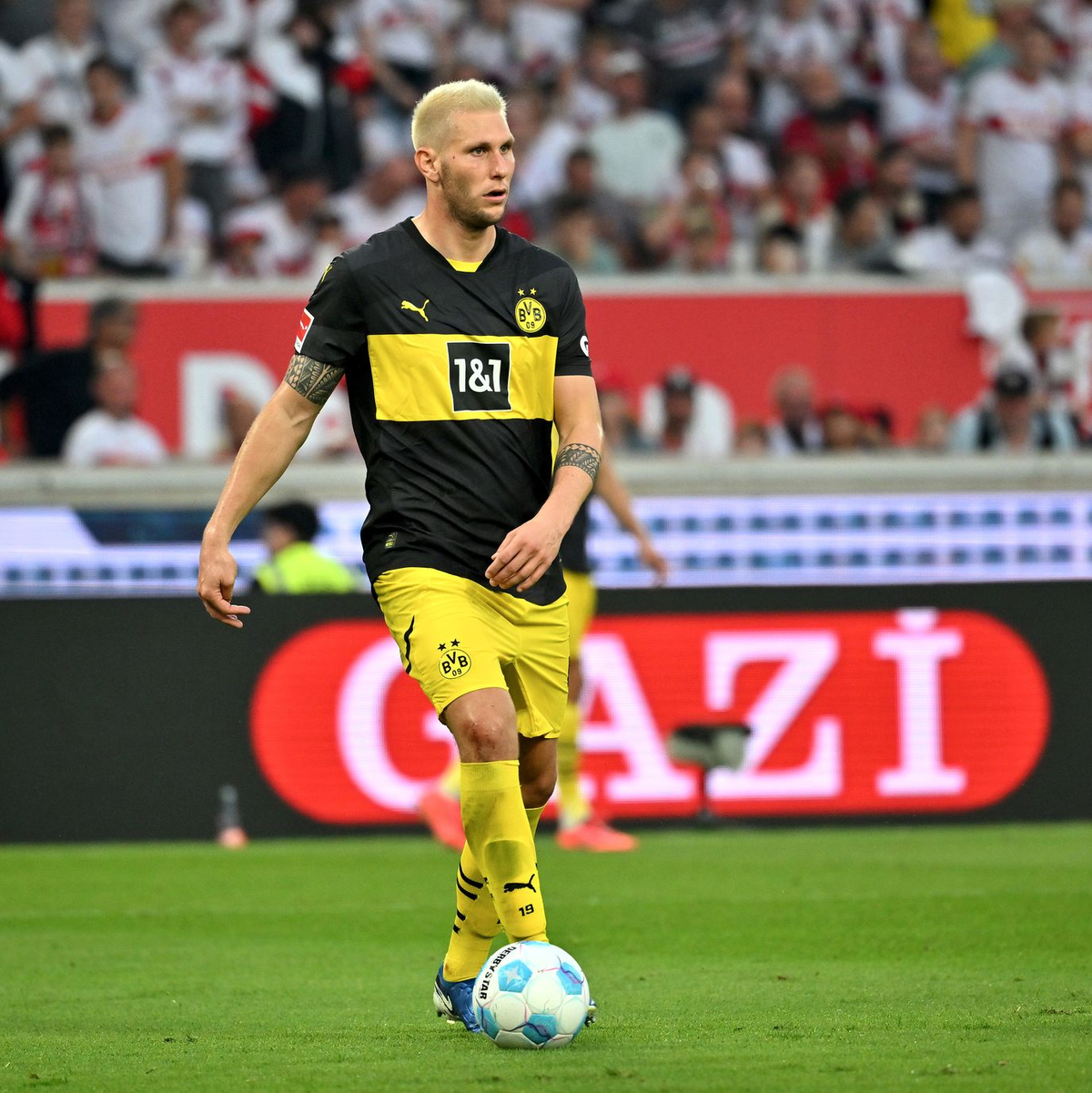 Erst BVB-Stammkraft, nun wieder BVB Reservist: Niklas Süle. - Foto: Jan-Philipp Strobel/dpa