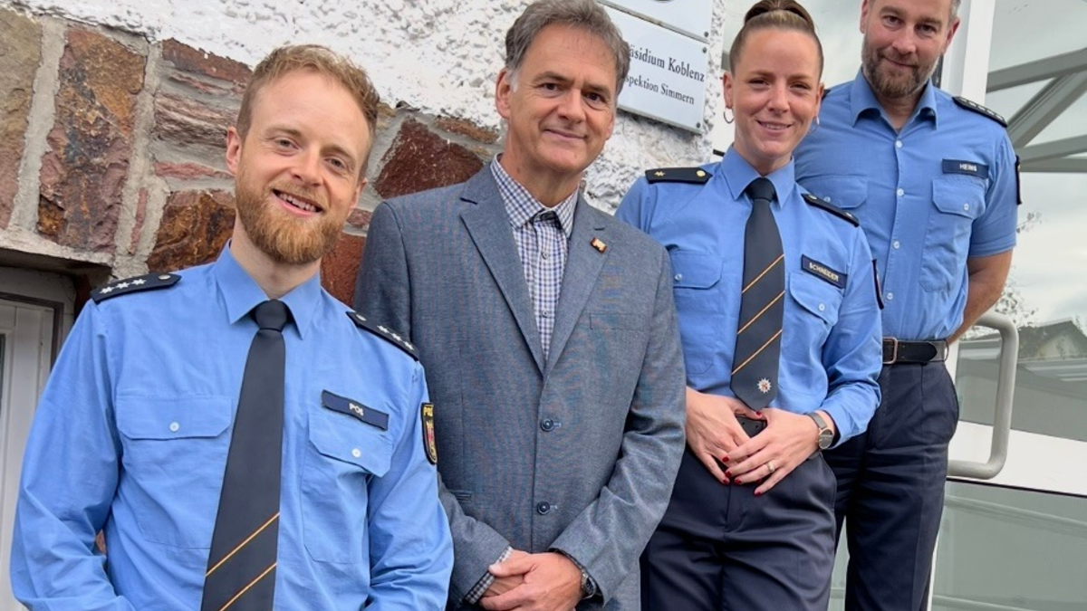 POL-PPKO: Polizeiinspektion Simmern mit neuem Leitungsteam - EKHK Gebhard Petry in den Ruhestand verabschiedet - Foto: presseportal.de