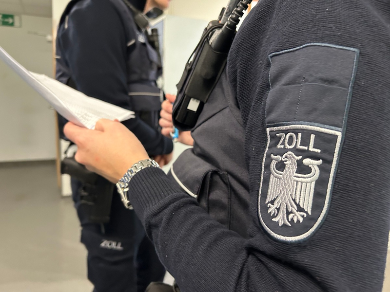 HZA-S: Grenzüberschreitende Prüfaktion der Europäischen Union - Zoll überprüft bundesweit die Einhaltung der Mindestlöhne - Foto: presseportal.de