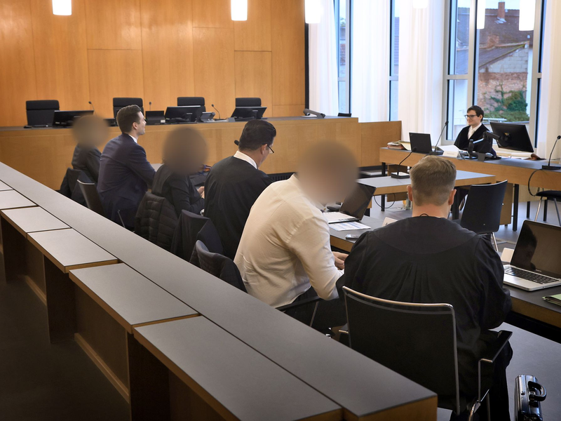 Etwas trostlos wirken die Gebäude auf dem Schlachthofareal. - Foto: Karl-Josef Hildenbrand/dpa