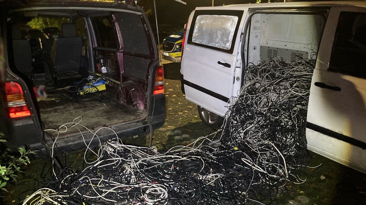 POL-REK: 241022-2: Mutmaßliche Kabeldiebe flüchten vor Polizei - Zeugensuche - Foto: presseportal.de
