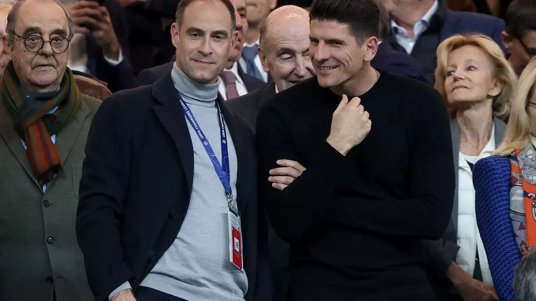 Leipziger Chefetage: Oliver Mintzlaff und Mario Gomez (r.). - Bild: Jan Woitas/dpa