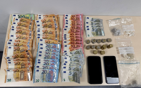 POL-D: PRIOS-Einsatz - Hauptbahnhof Südseite - Drogendealer festgenommen - Heroin, Cracksteine und Teleskopschlagstock beschlagnahmt - Foto: presseportal.de
